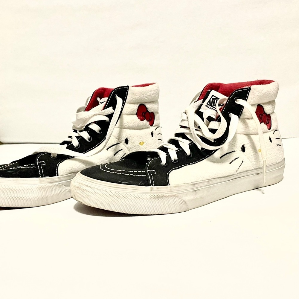 Vans SK8-Hi Slim Hello Kitty High Tops Shoes Men’s size US 8‼️ OPEN TO OFFERS ‼️